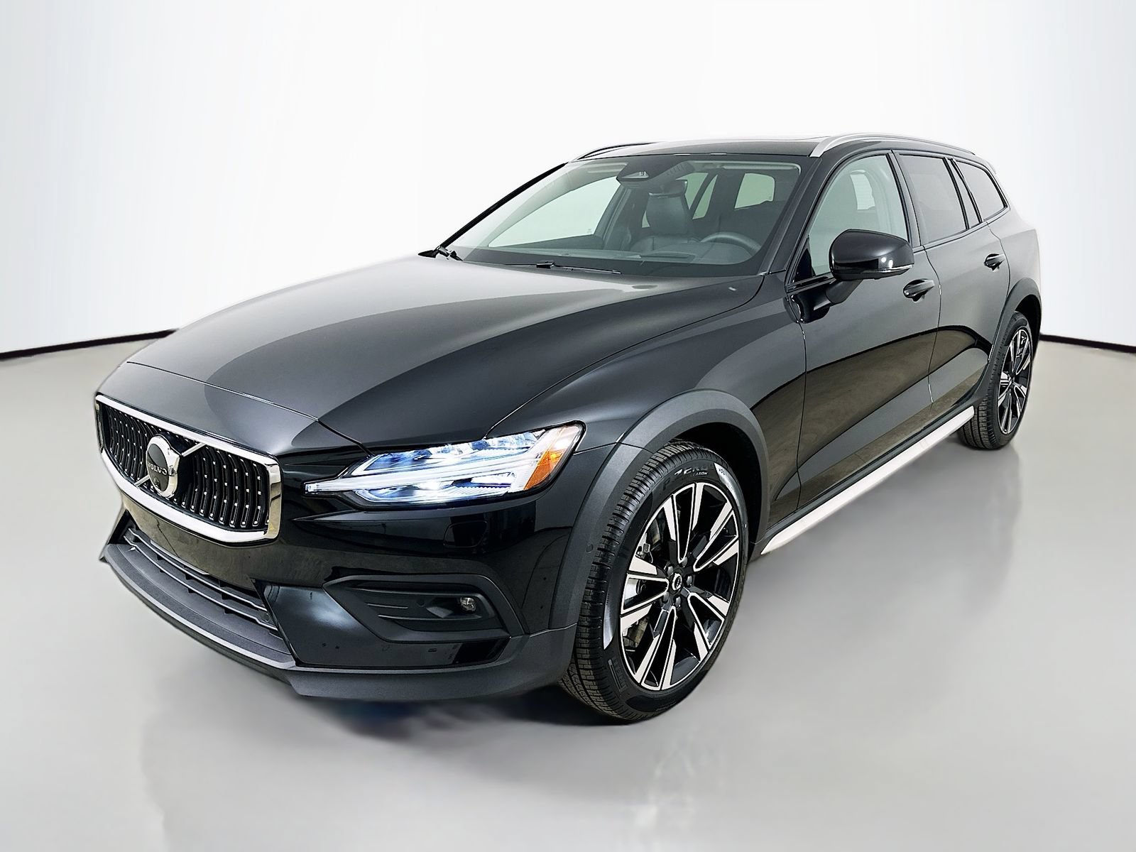 New 2026 Volvo V60 B5 Cross Country Ultra w/ Climate Package AWD/4WD image 1