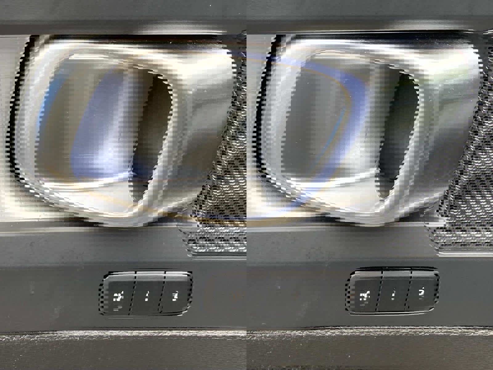 Used 2024 Volvo XC40 B5 Core image 29