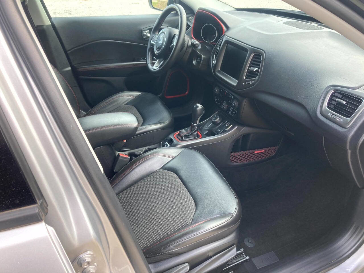 Used 2019 Jeep Compass Trailhawk image 16