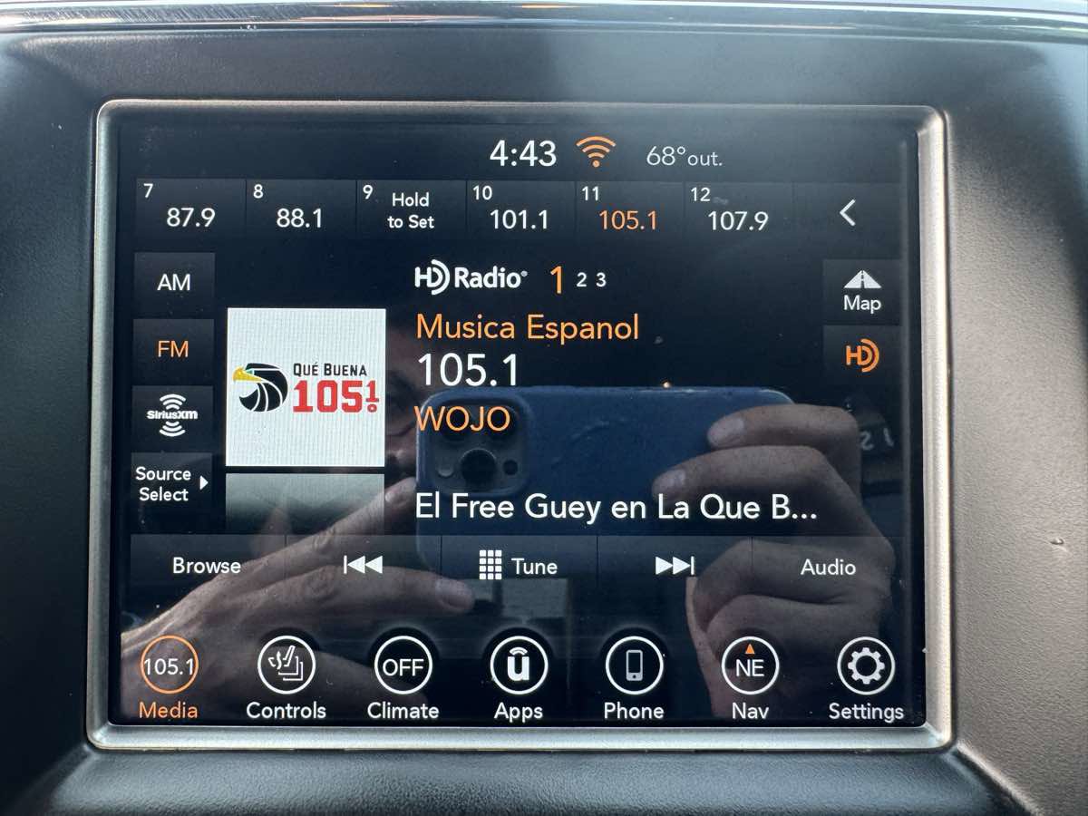 Used 2017 Jeep Grand Cherokee Altitude image 16