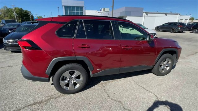 Used 2022 Toyota RAV4 XLE image 2