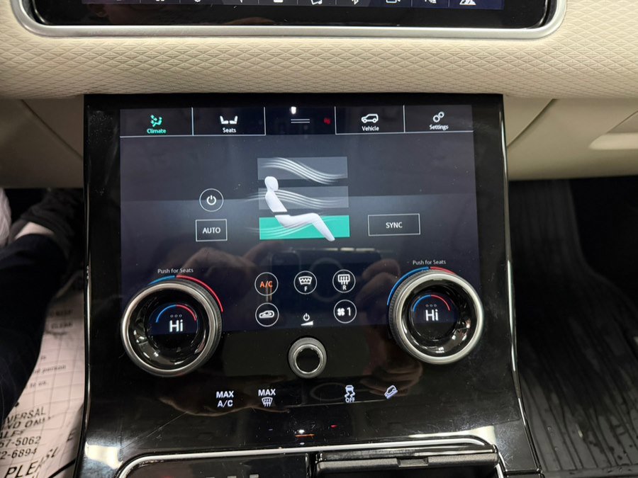 Used 2020 Land Rover Range Rover Velar R-Dynamic S AWD/4WD image 30