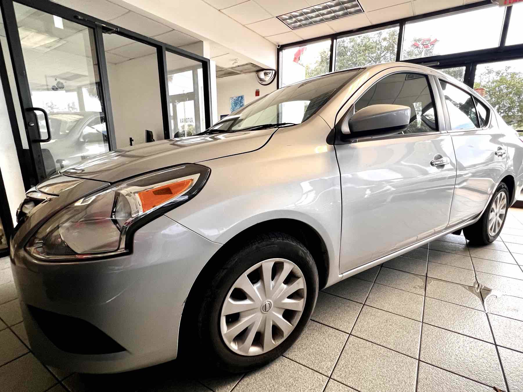 Used 2019 Nissan Versa SV image 2