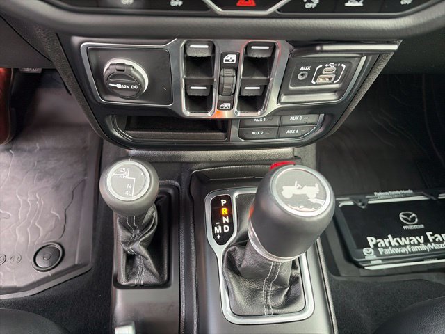 Used 2024 Jeep Wrangler Unlimited Sahara w/ Technology Group AWD/4WD image 25
