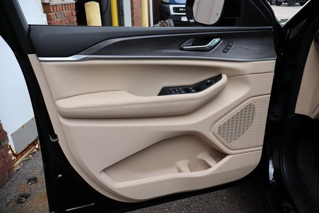 New 2025 Jeep Grand Cherokee Limited image 8