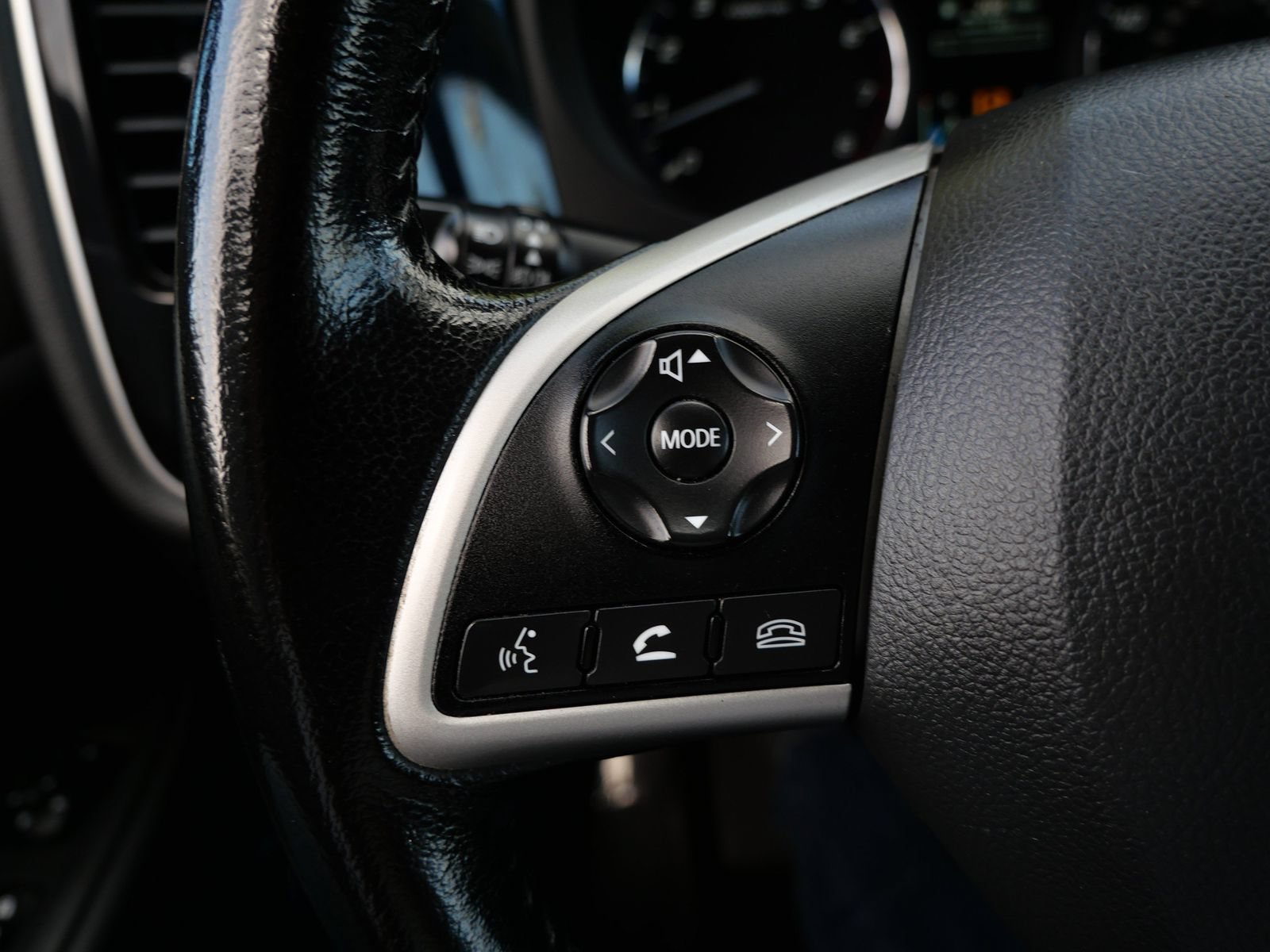 Used 2015 Mitsubishi Outlander SE AWD/4WD image 25