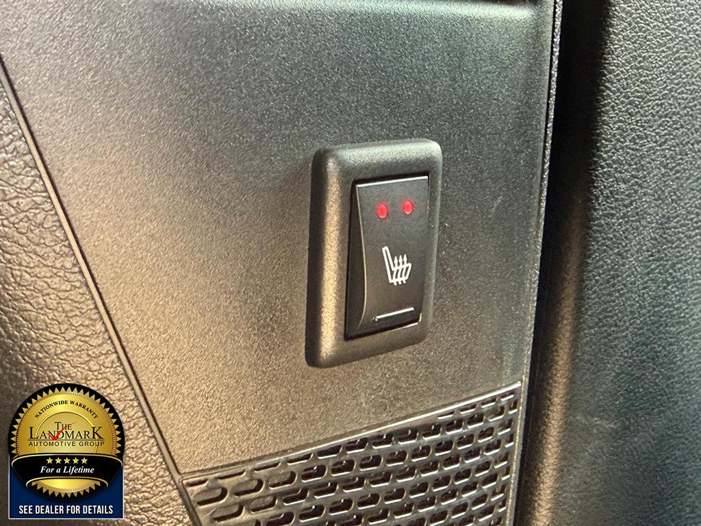 Used 2025 Chrysler Pacifica Limited FWD image 18