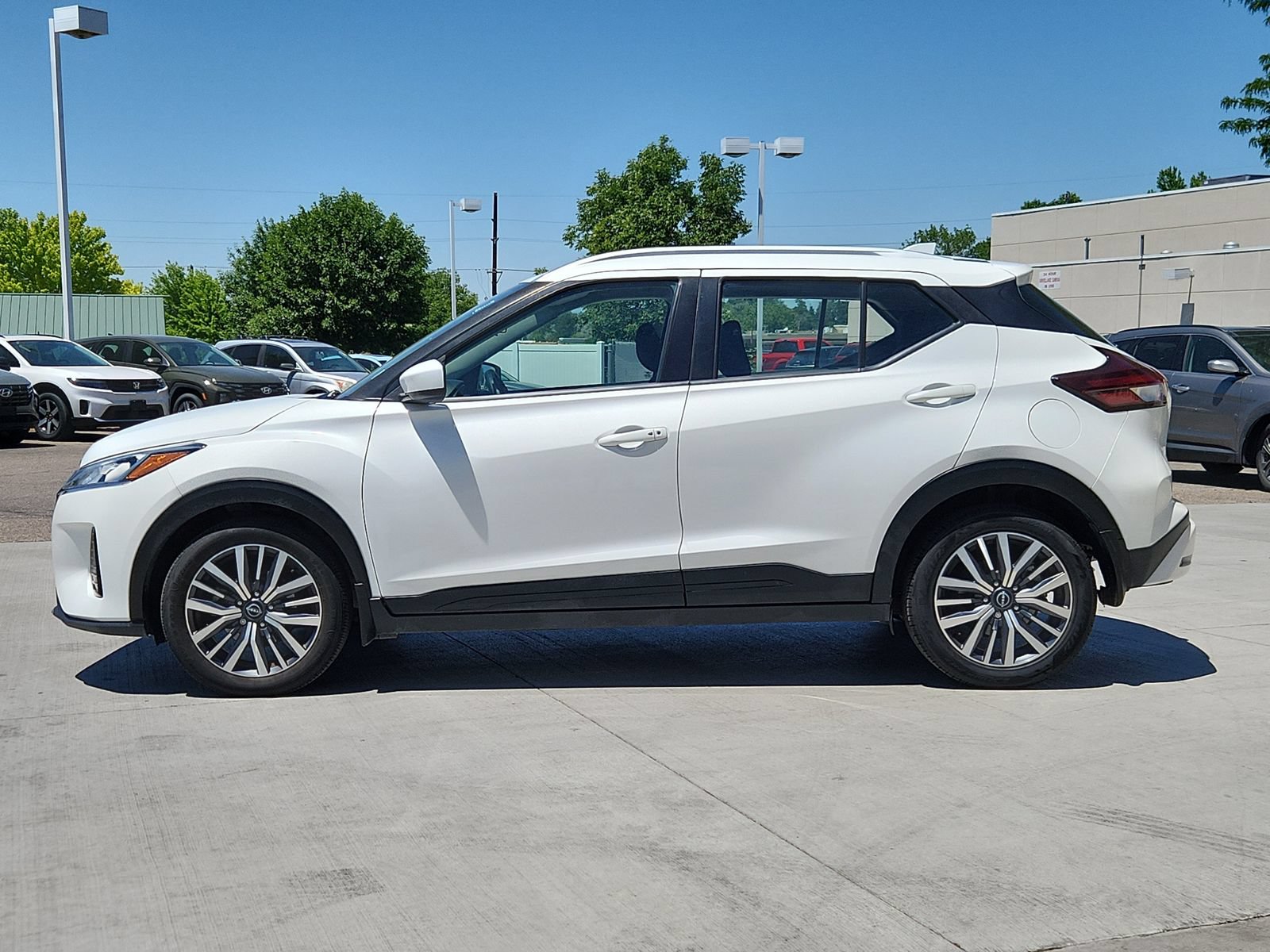 Used 2024 Nissan Kicks SV FWD image 2