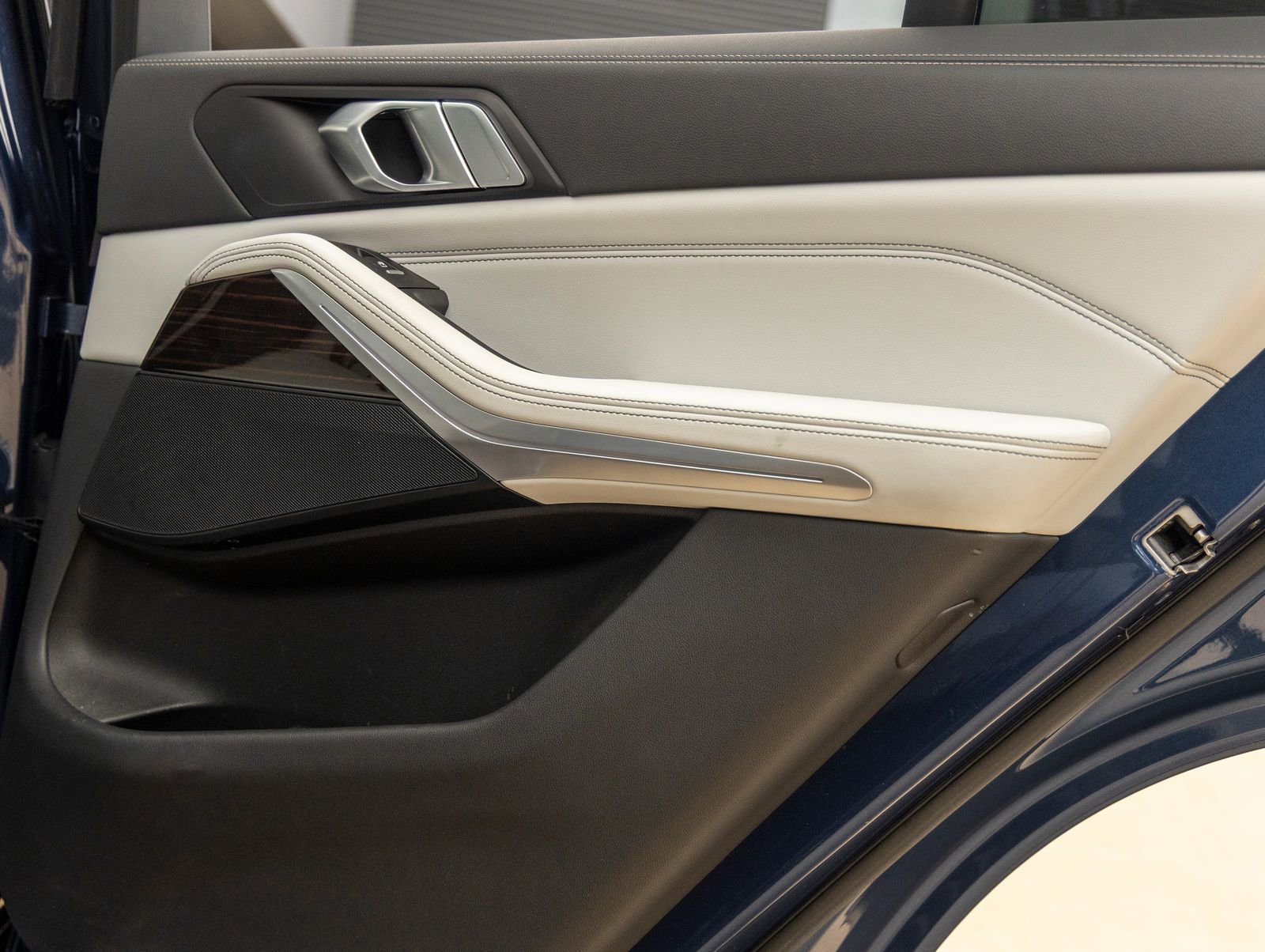 Used 2023 BMW X5 sDrive40i w/ M Sport Package image 37