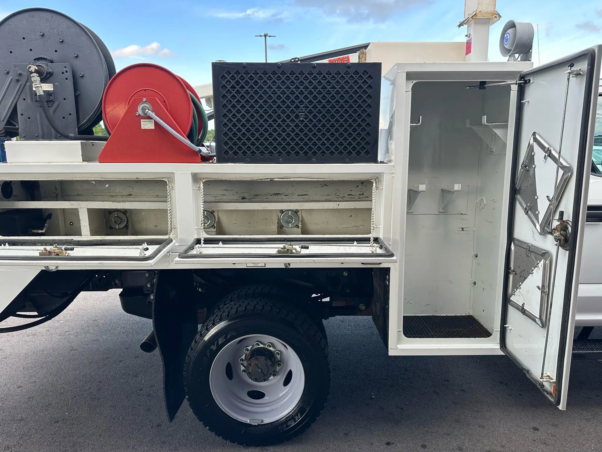 Used 2017 Ford F550 XL 179  W.B. 4D image 16