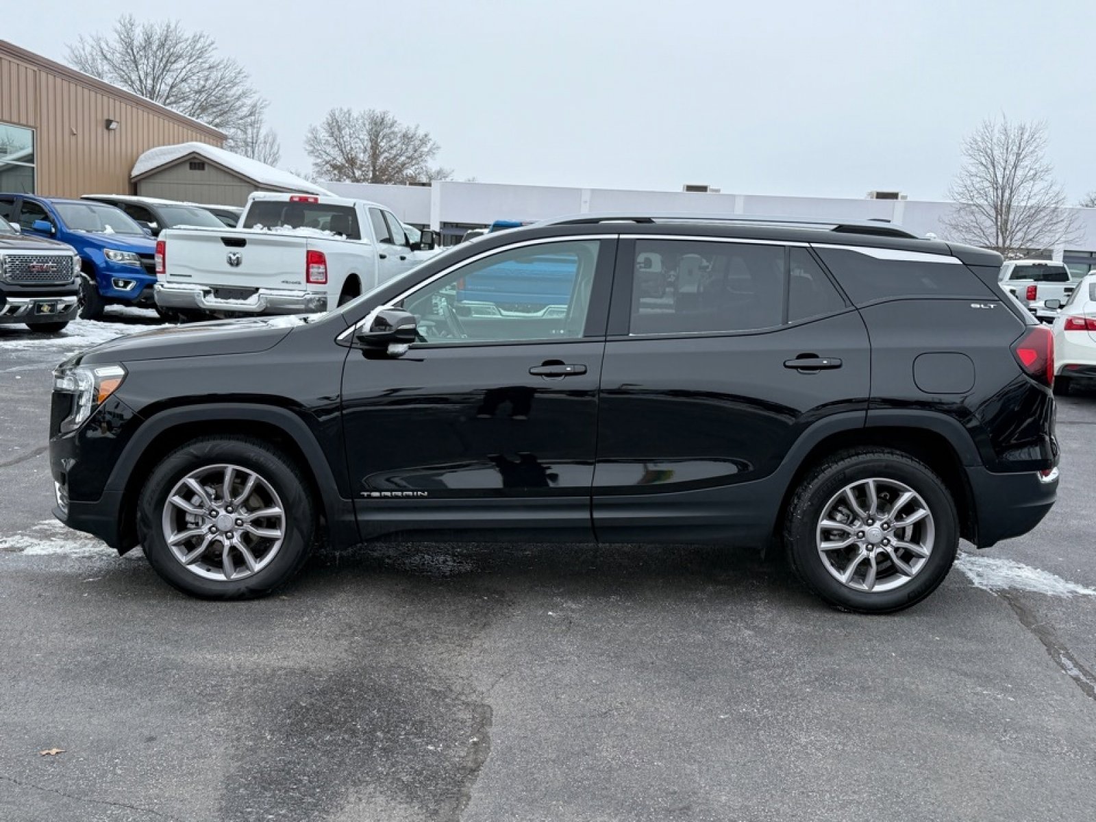 Used 2024 GMC Terrain SLT image 5