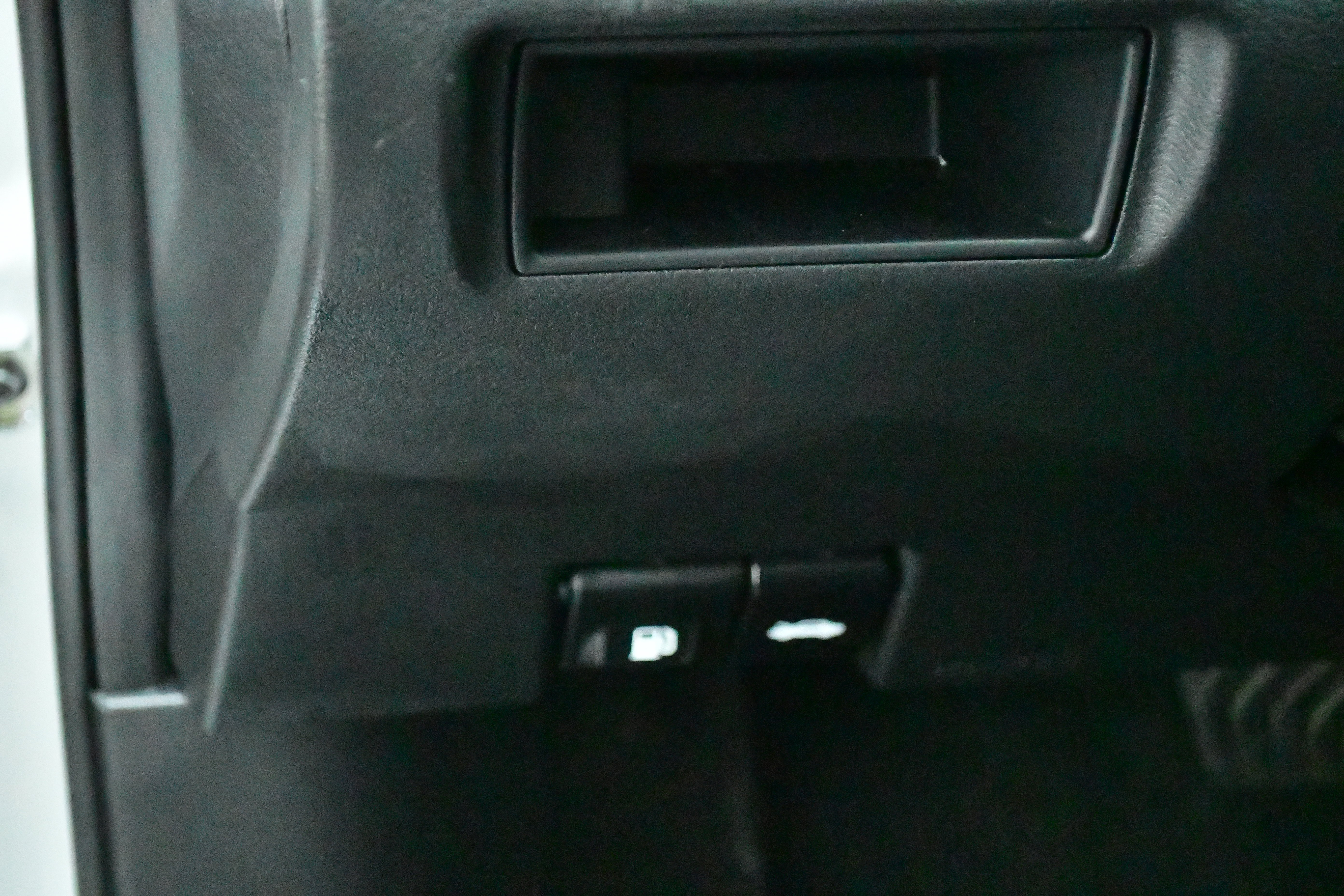 Used 2025 Nissan Versa SV image 13