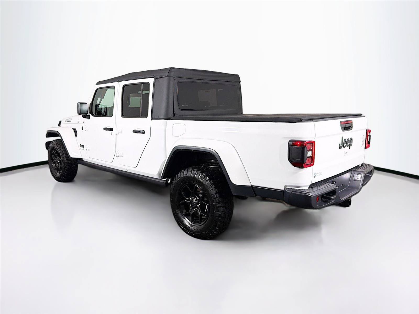 Used 2025 Jeep Gladiator Sport AWD/4WD image 9