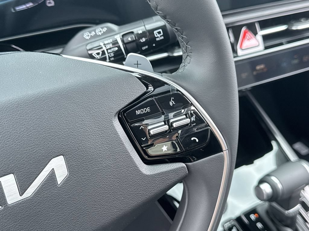 Used 2025 Kia Niro EX Touring FWD image 18
