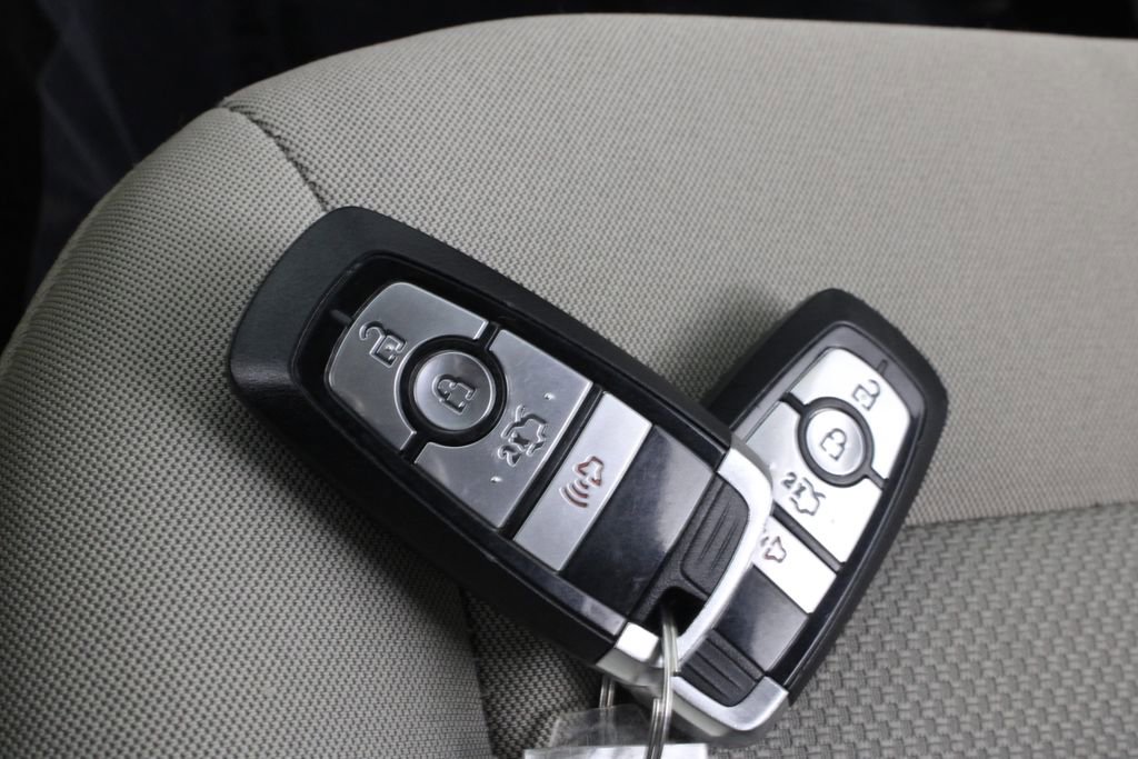 Used 2019 Ford Fusion SE image 26