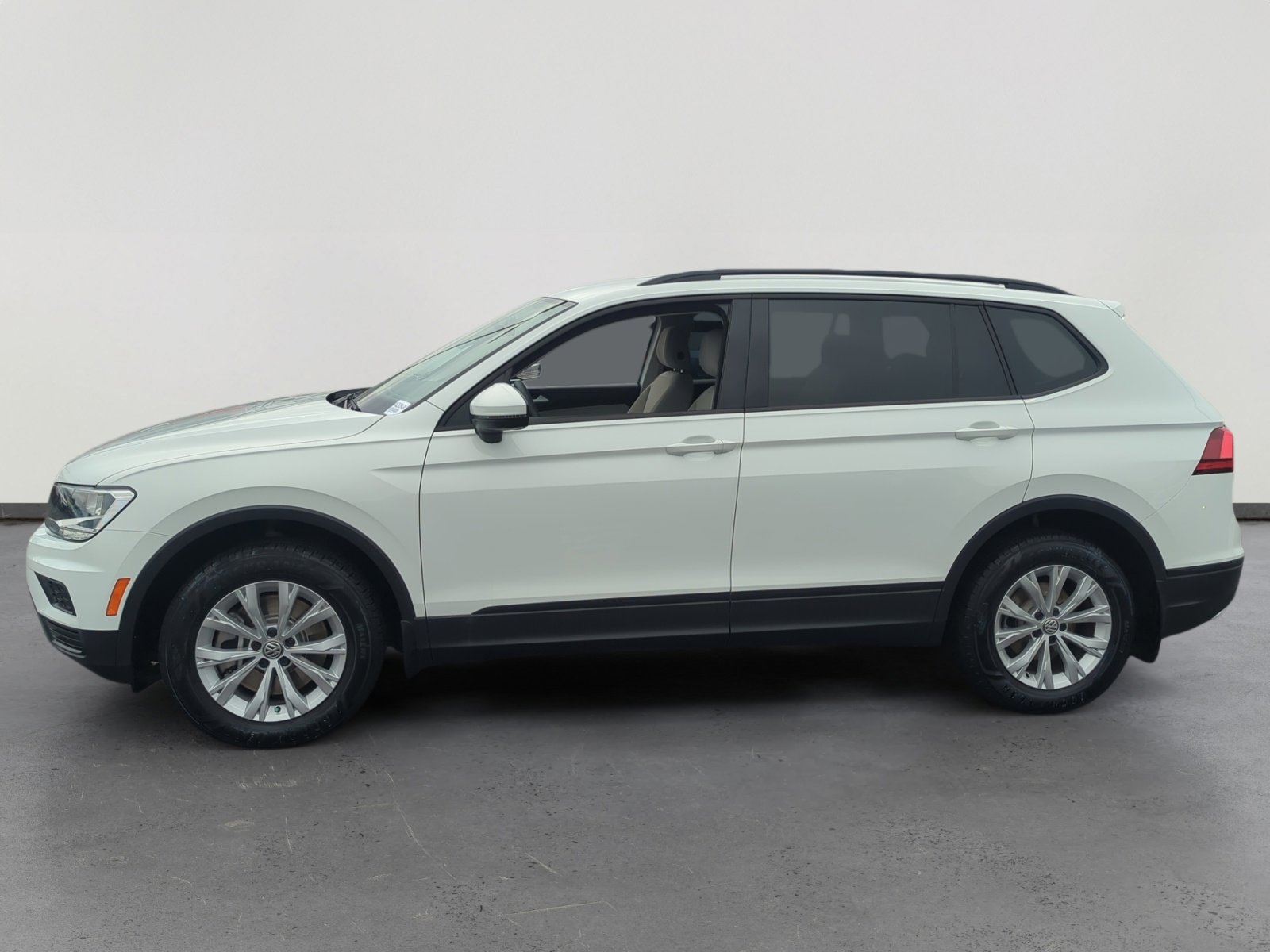 Used 2020 Volkswagen Tiguan S image 2