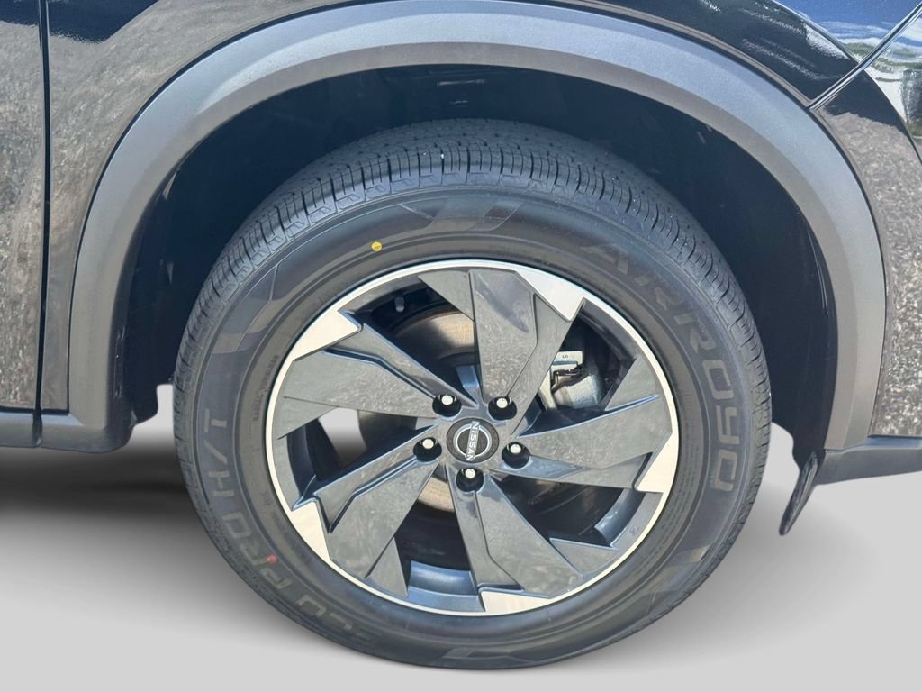 Used 2025 Nissan Rogue SV AWD/4WD image 8