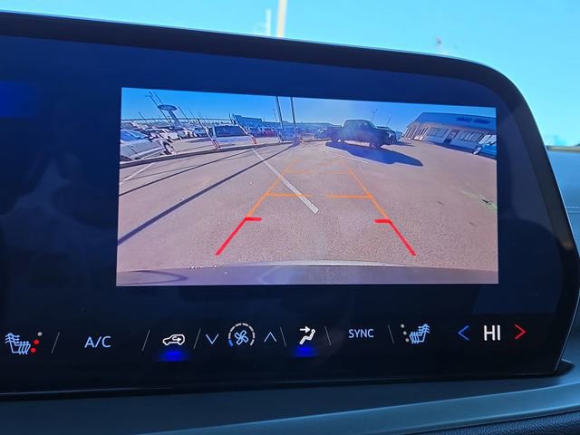 Used 2025 Chevrolet Traverse LT image 27