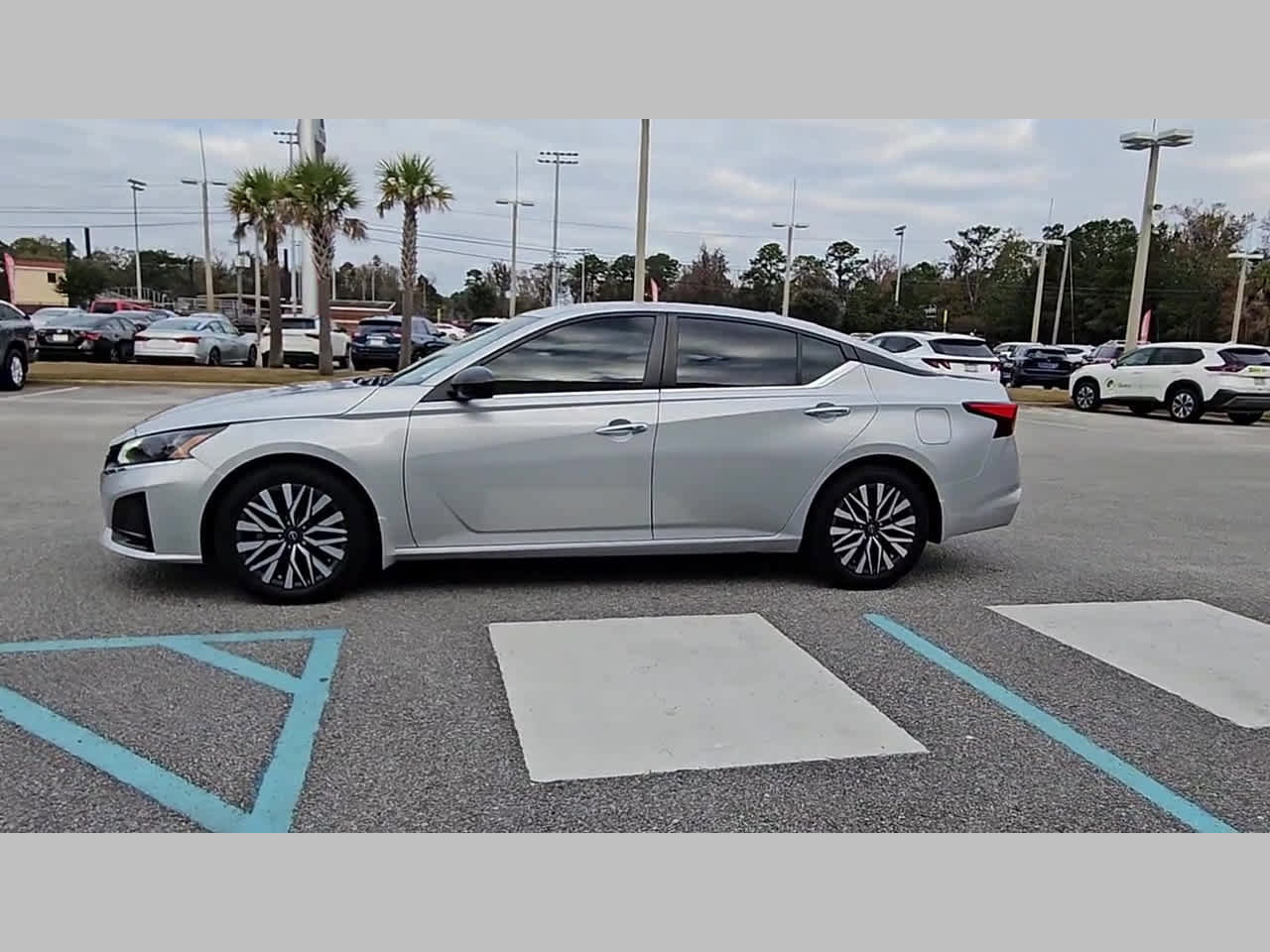 Used 2024 Nissan Altima 2.5 SV image 25