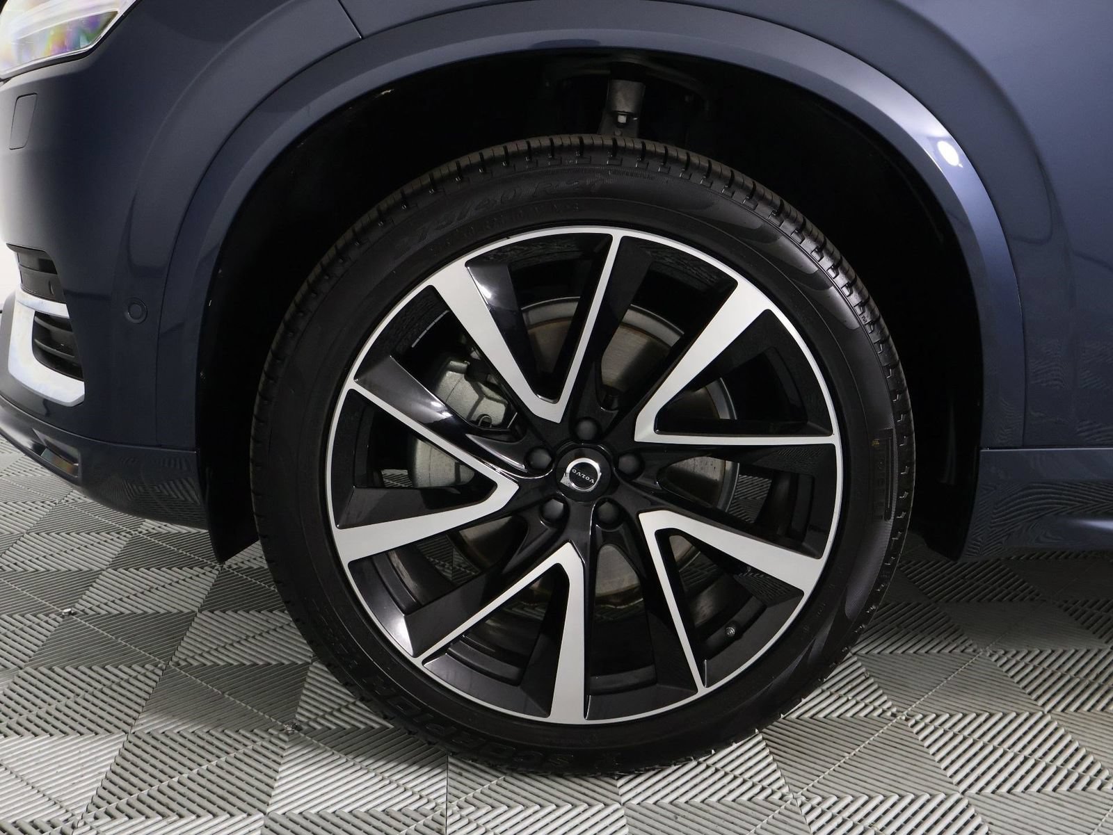 Certified 2023 Volvo XC90 B6 Plus AWD/4WD image 28