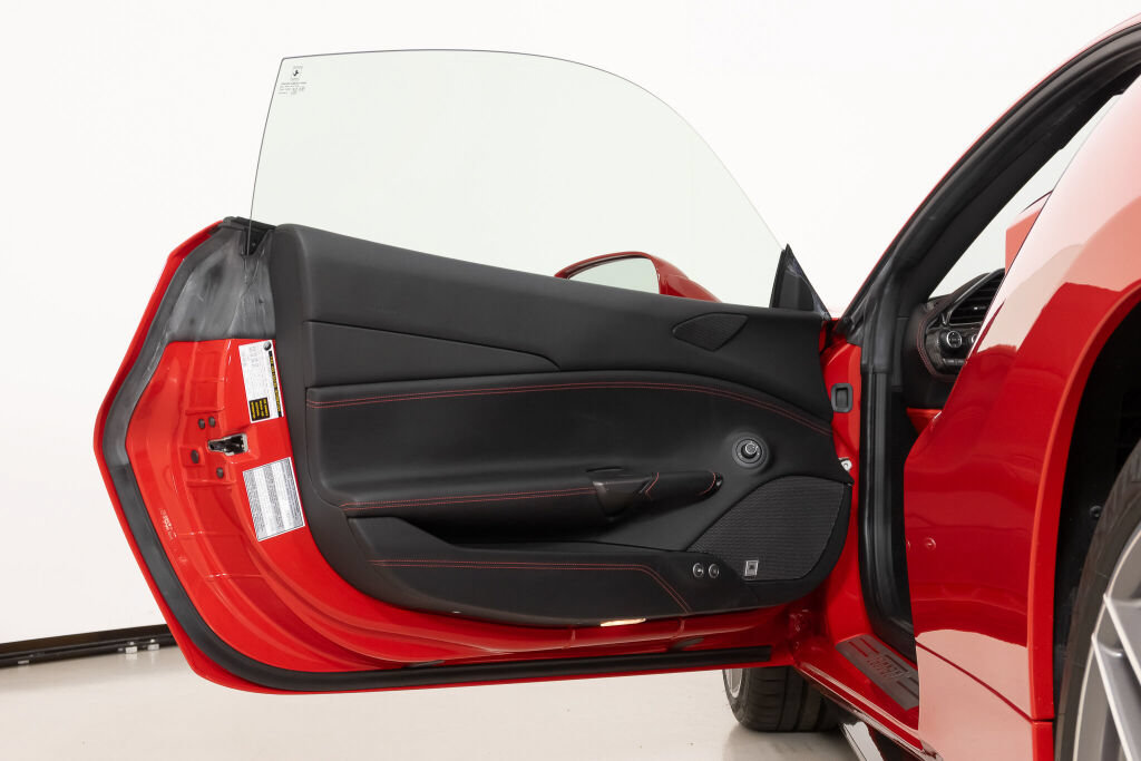 Certified 2018 Ferrari 488 GTB RWD image 32