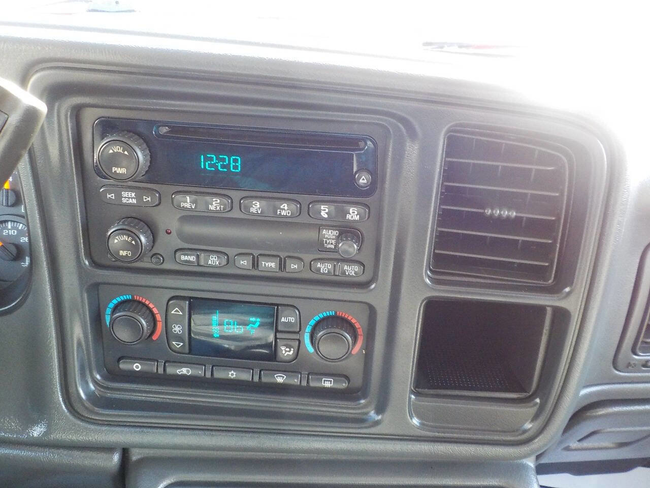 Used 2006 Chevrolet Silverado 1500 LT w/ Light Duty Power Package image 20