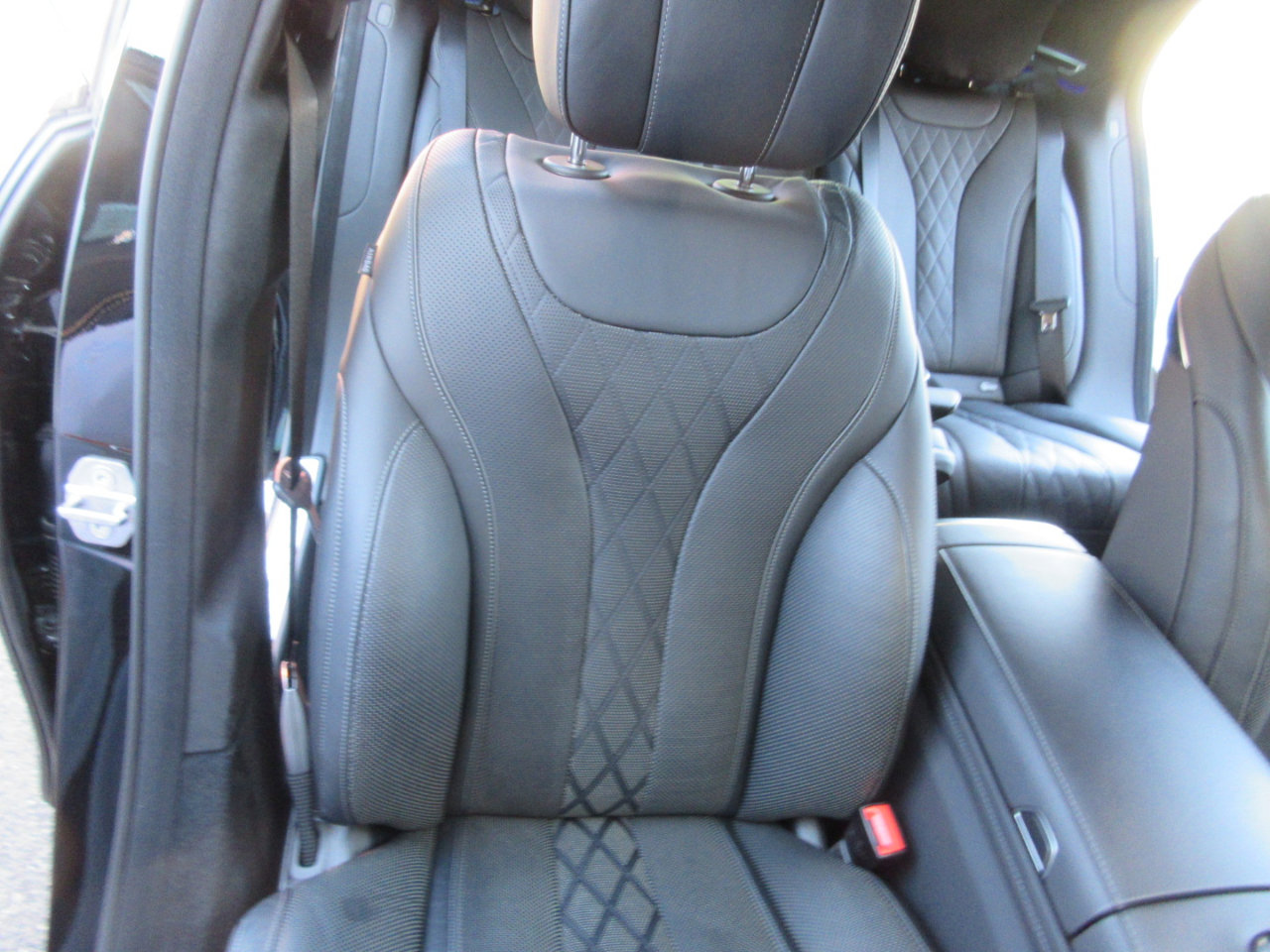 Used 2020 Mercedes-Benz S 560 Sedan w/ AMG Line Exterior image 26