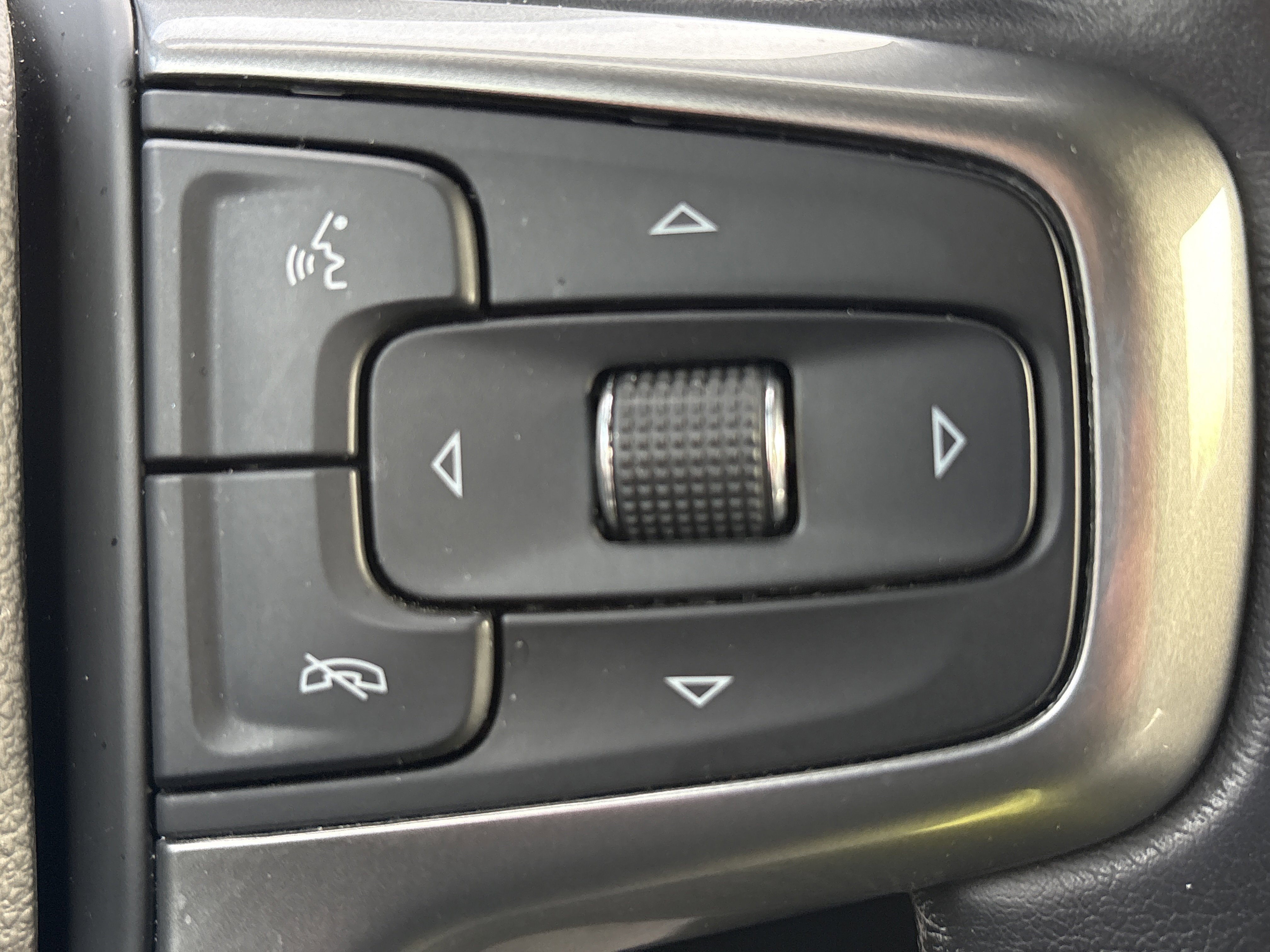 Used 2021 Chevrolet Tahoe Premier w/ Premium Package image 18