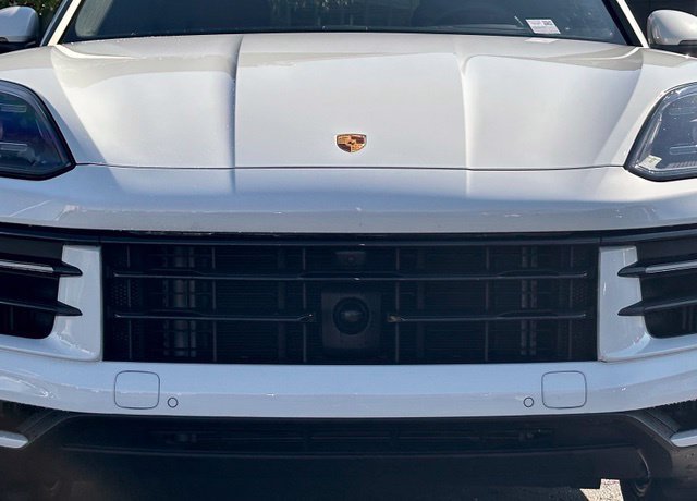 Used 2024 Porsche Cayenne Coupe AWD/4WD image 4