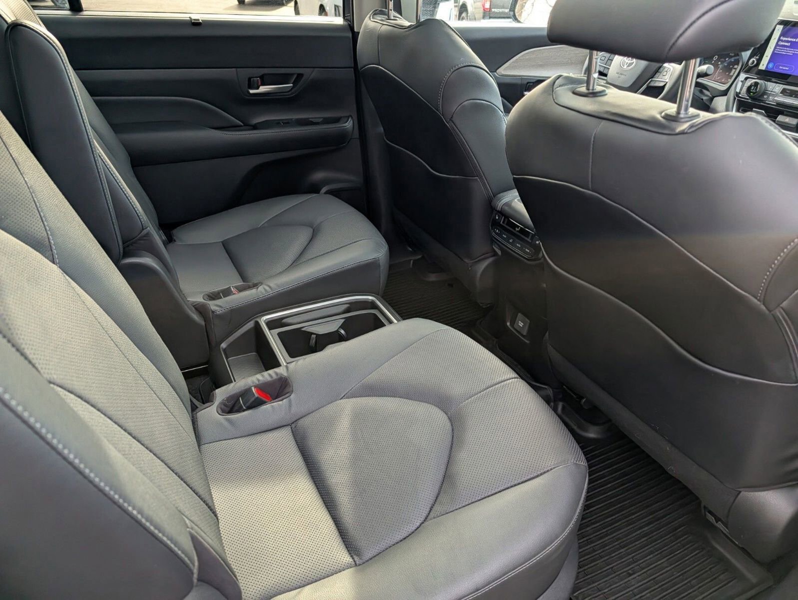 Used 2025 Toyota Grand Highlander AWD Hybrid image 26