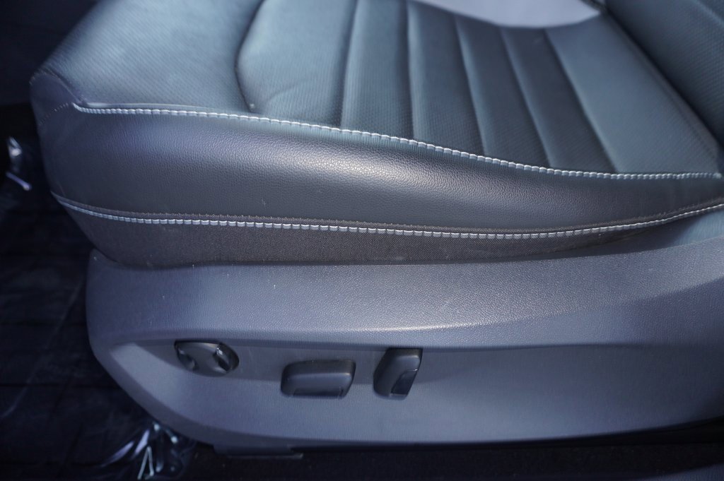 Used 2023 Volkswagen Taos SEL image 12