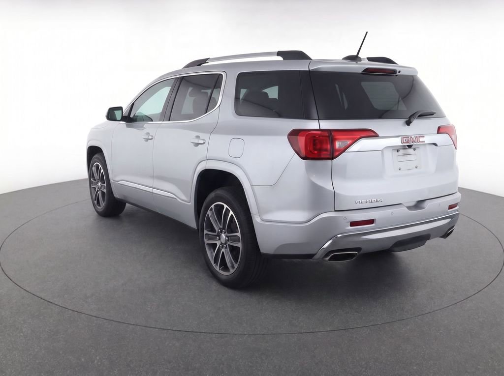 Used 2018 GMC Acadia Denali w/ Technology Package FWD image 3