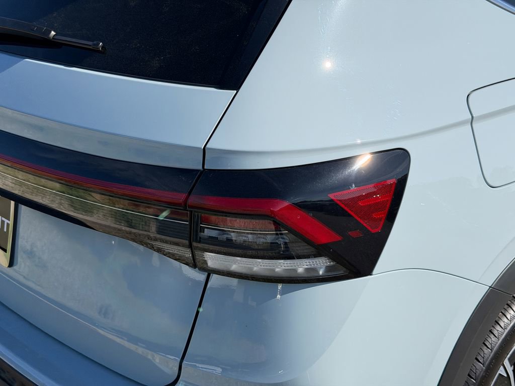 New 2026 Volkswagen Taos SE image 7