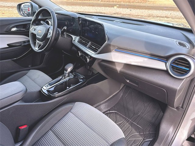 Used 2024 Chevrolet Trax LT w/ Driver Confidence Package image 27