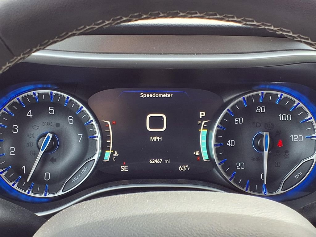 Used 2023 Chrysler Pacifica Touring-L FWD image 30