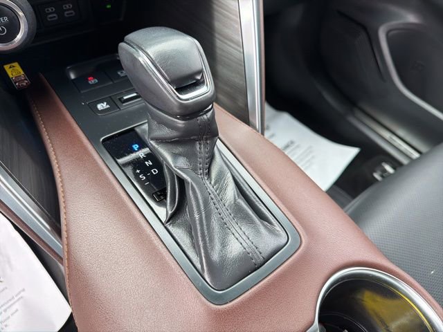 Used 2024 Toyota Venza Limited image 20
