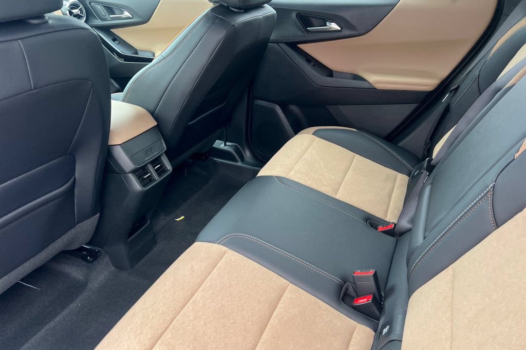 New 2026 Chevrolet Equinox ACTIV AWD/4WD image 9