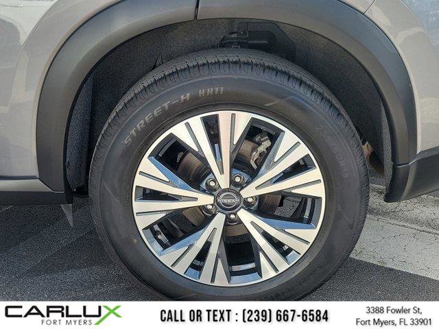 Used 2023 Nissan Rogue SV image 9