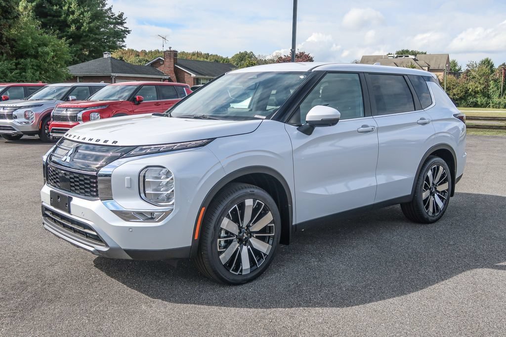 New 2025 Mitsubishi Outlander SE AWD/4WD image 3