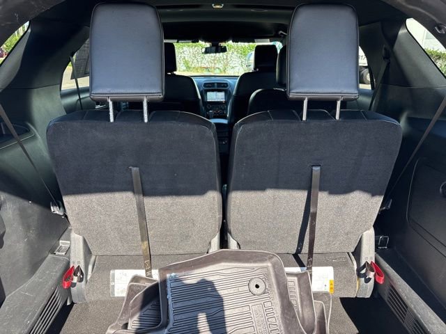 Used 2018 Ford Explorer XLT w/ Equipment Group 202A AWD/4WD image 11