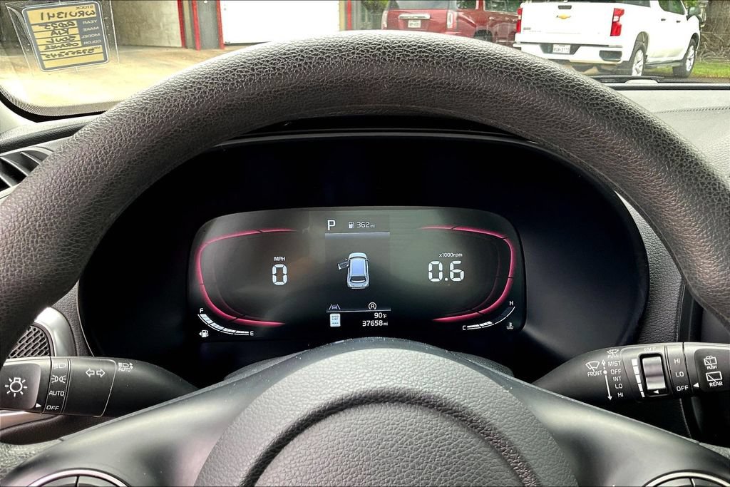 Used 2025 Kia Soul LX w/ LX Technology Package FWD image 13
