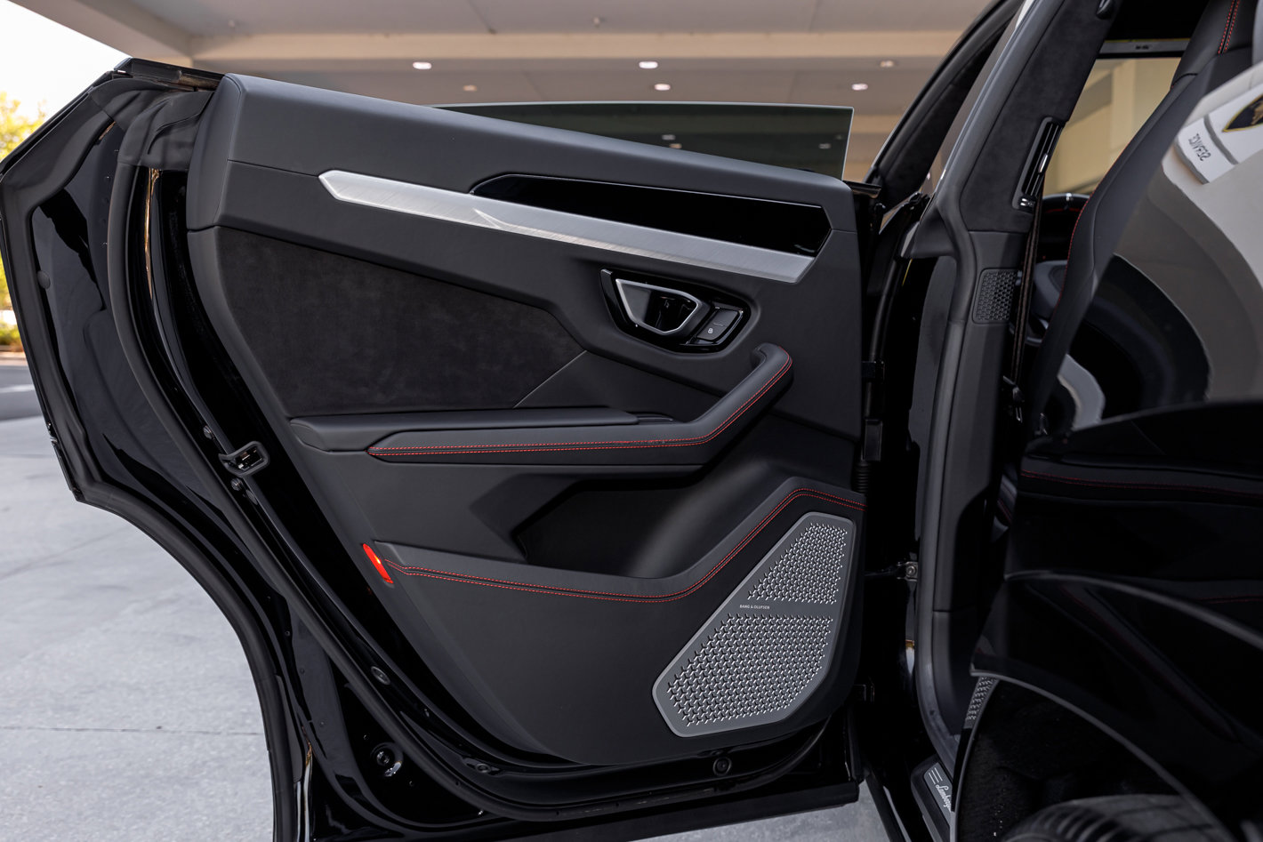 Used 2022 Lamborghini Urus image 23