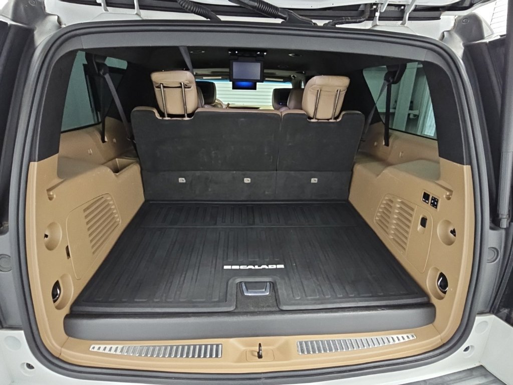 Used 2019 Cadillac Escalade ESV Platinum RWD image 40