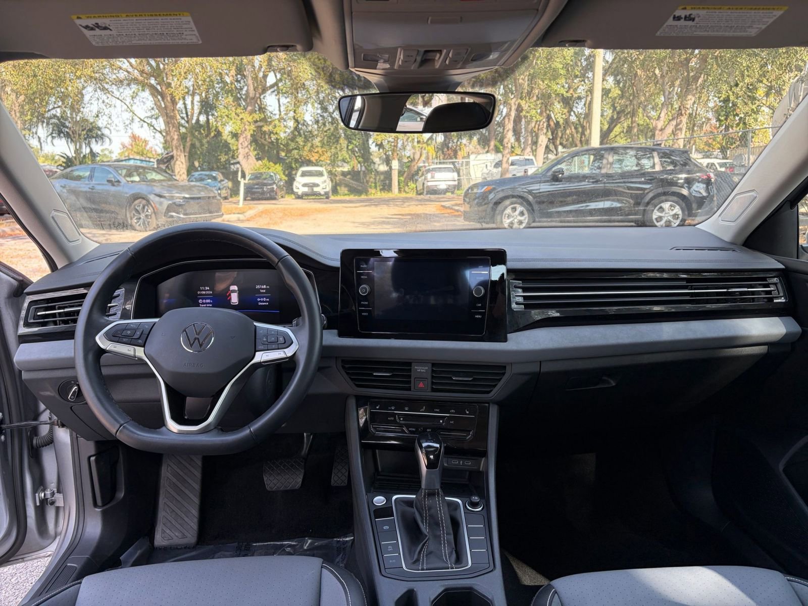 Used 2025 Volkswagen Jetta SE image 28