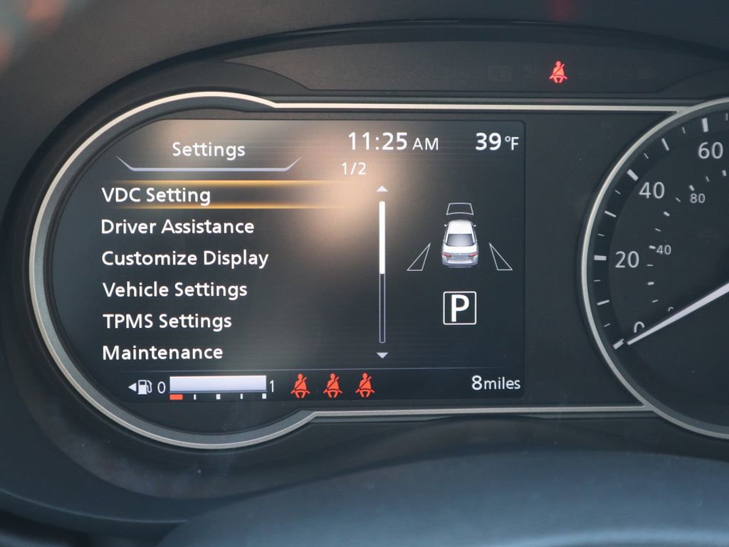 New 2025 Nissan Versa SR w/ Trunk Package FWD image 22
