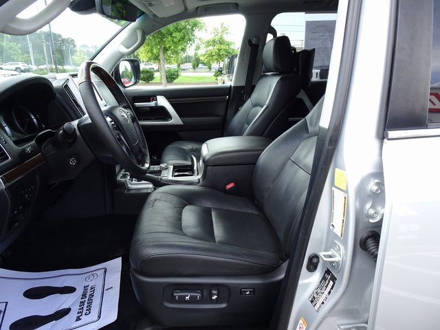 Used 2017 Toyota Land Cruiser image 10