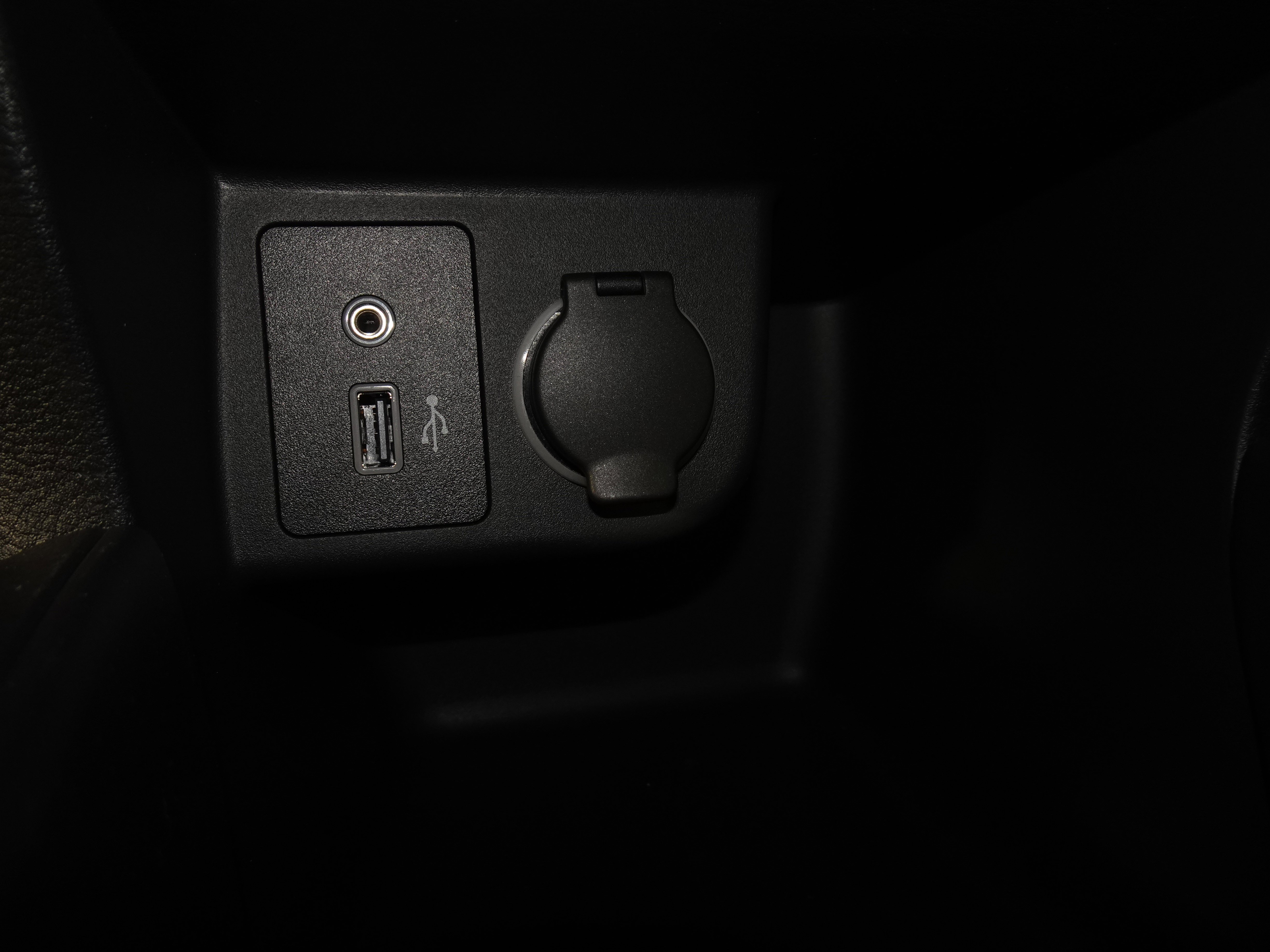 New 2025 Nissan Kicks Play S image 27