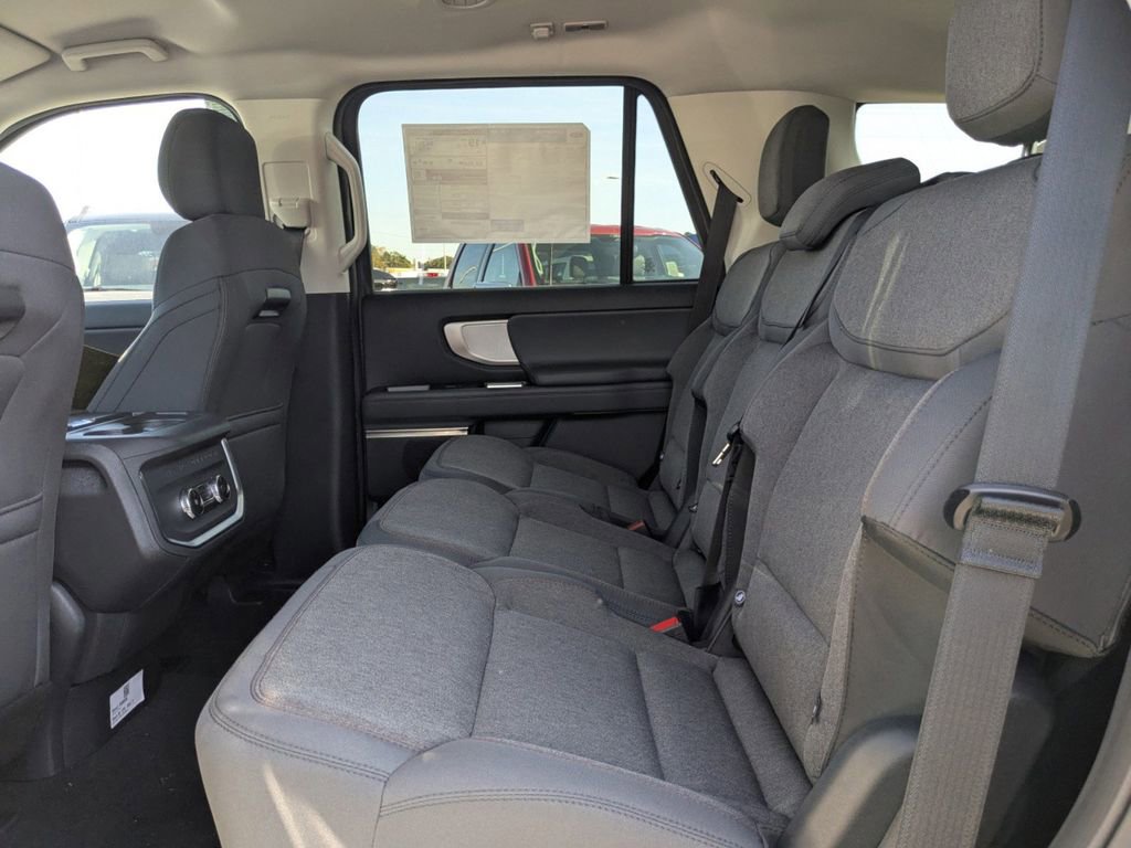 New 2025 Ford Expedition Active image 15