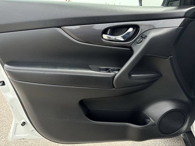 Used 2020 Nissan Rogue SV AWD/4WD image 21