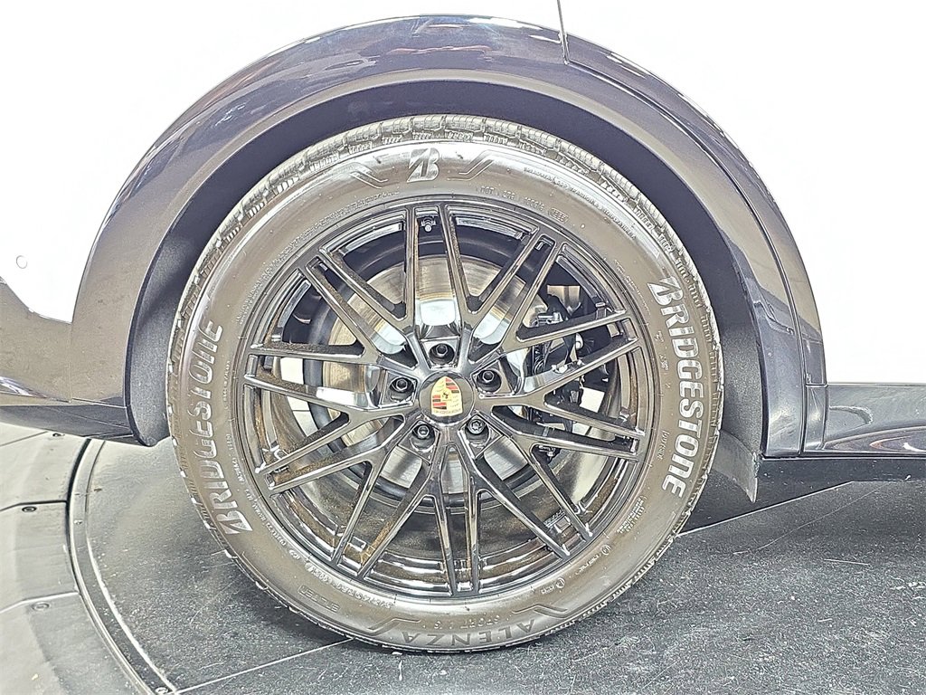 Used 2025 Porsche Cayenne GTS image 29